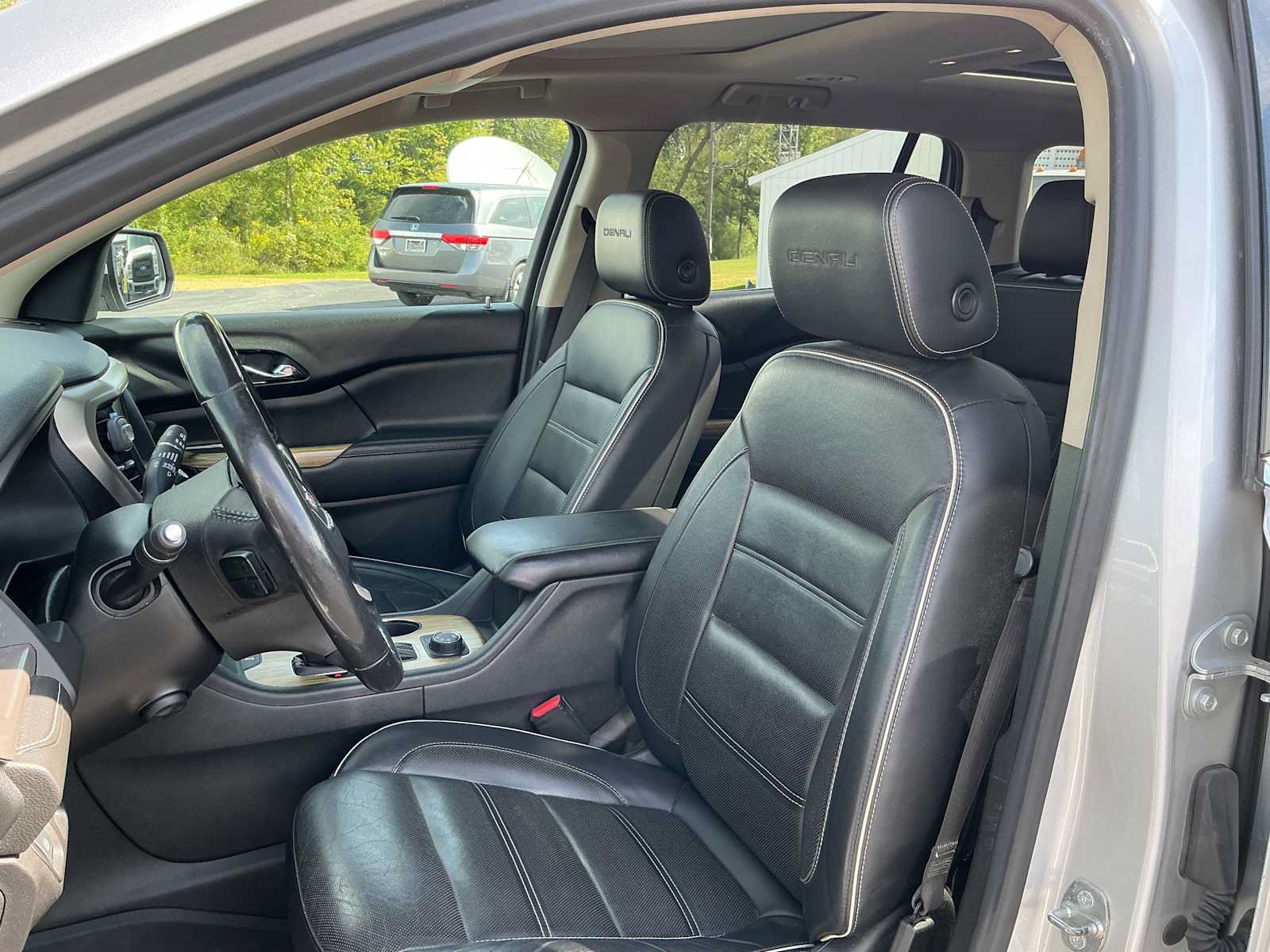 Used 2018 GMC Acadia Denali w/ Technology Package AWD/4WD image 18