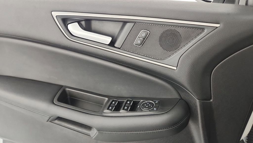 Used 2022 Ford Edge SEL w/ Convenience Package image 16