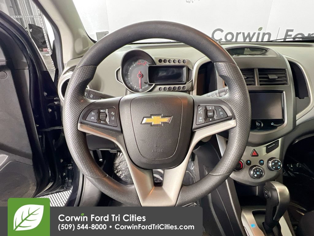 Used 2015 Chevrolet Sonic LT w/ Fun and Sun Package FWD image 8