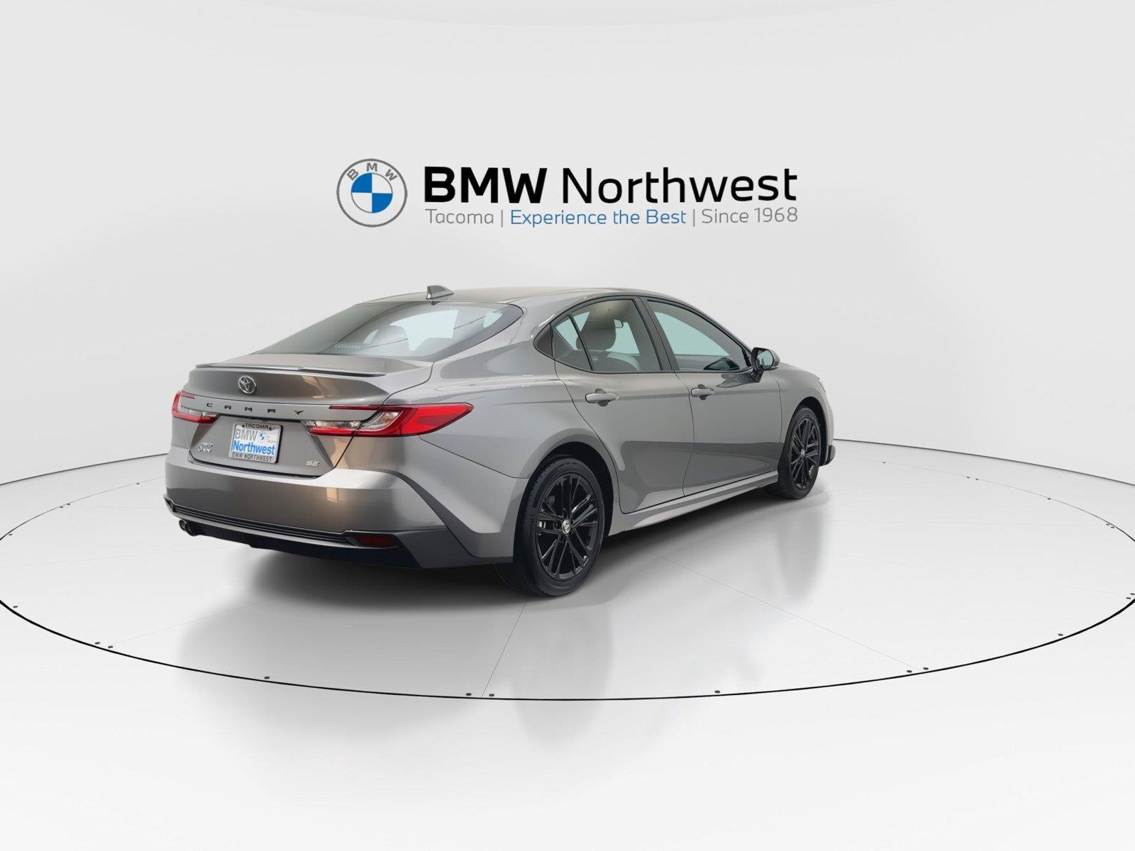 Used 2025 Toyota Camry SE AWD/4WD image 3