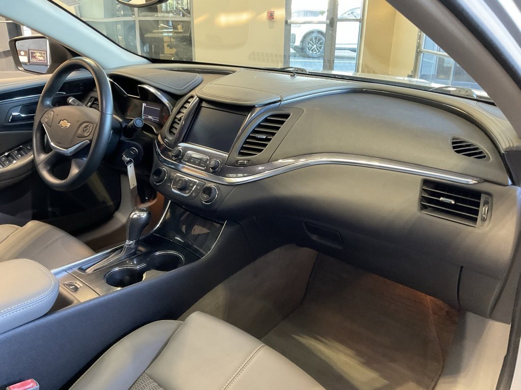 Used 2016 Chevrolet Impala LT w/ Convenience Package image 17