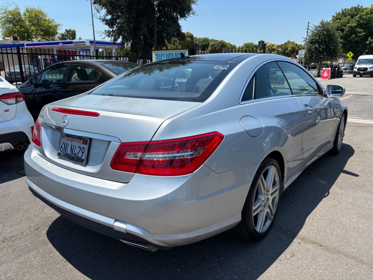 Used 2010 Mercedes-Benz E 550 Coupe image 4