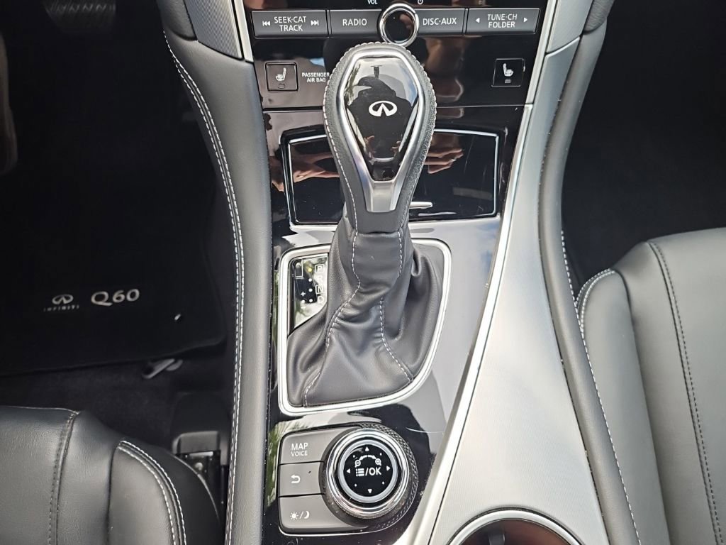 Used 2018 INFINITI Q60 3.0t Luxe w/ Sensory Package 3.0T Luxe RWD image 23