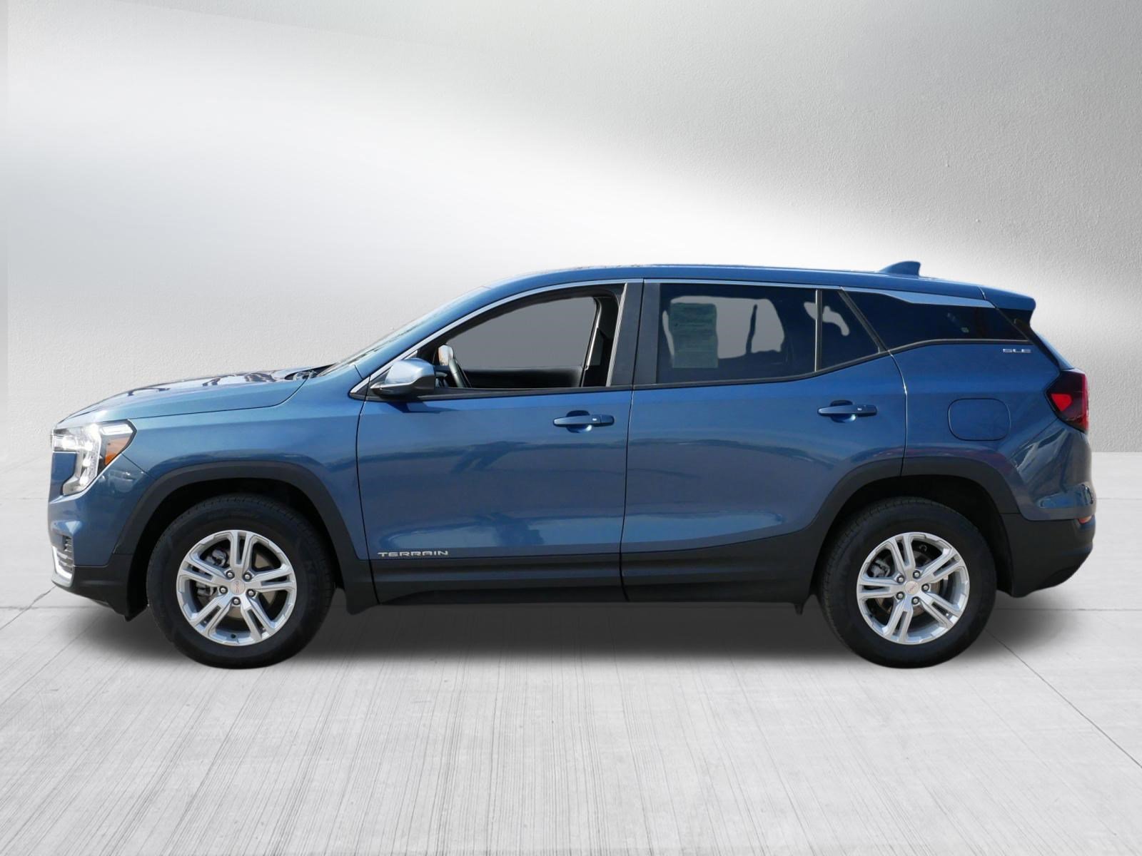Used 2024 GMC Terrain SLE image 4
