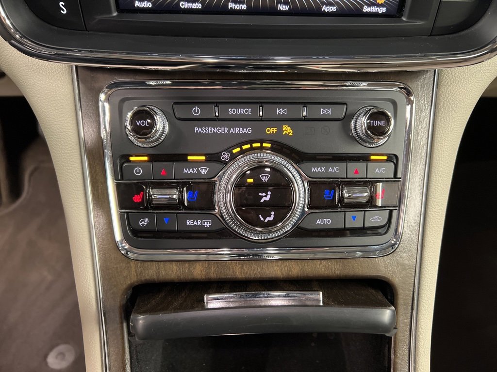 Used 2019 Lincoln Continental Select w/ Continental Climate Package image 13
