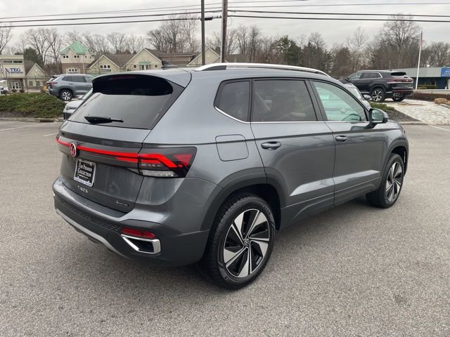 Certified 2025 Volkswagen Taos SE w/ Panoramic Sunroof Package AWD/4WD image 4