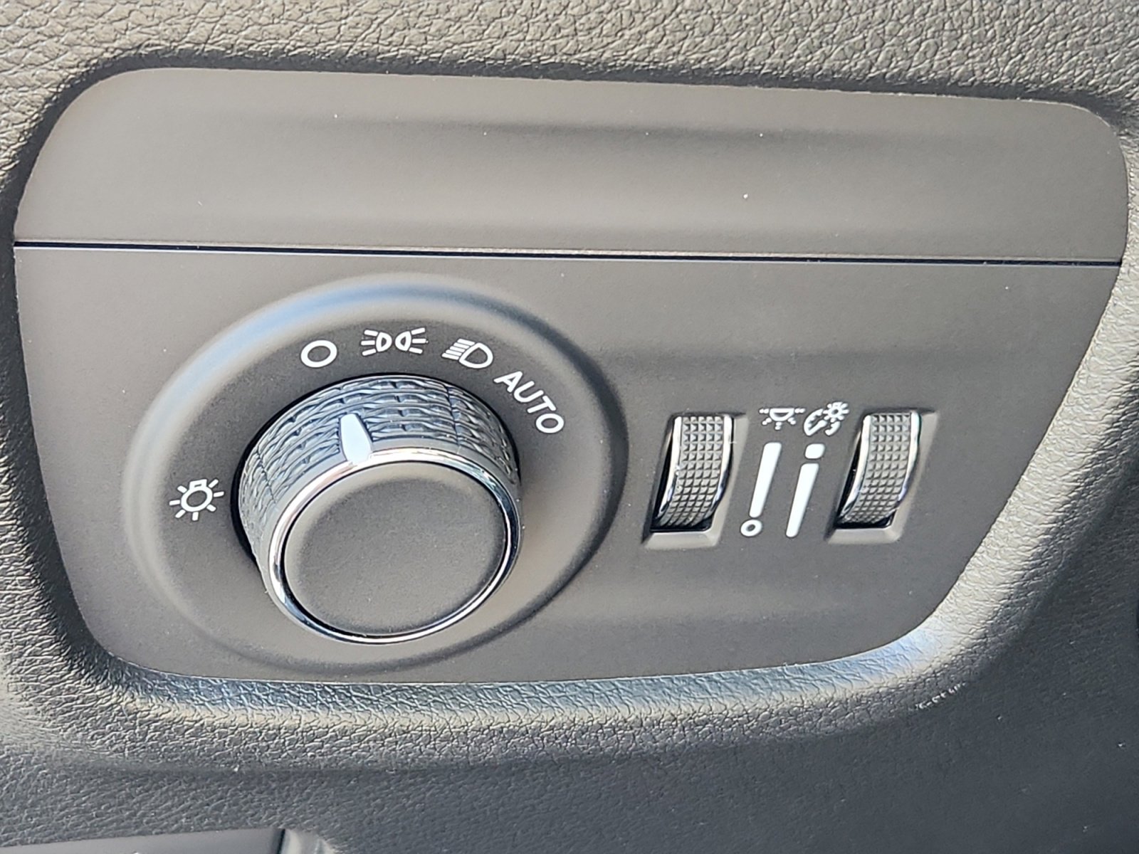 New 2025 Jeep Grand Cherokee L Altitude image 12