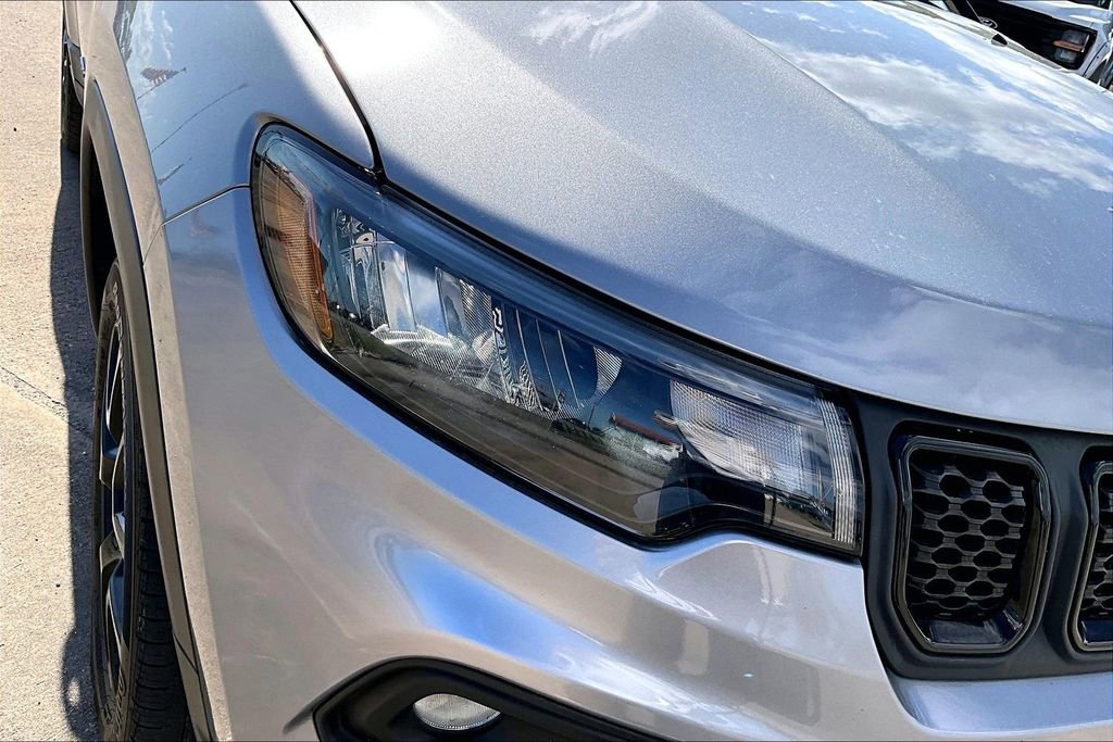 Used 2023 Jeep Compass Altitude image 27