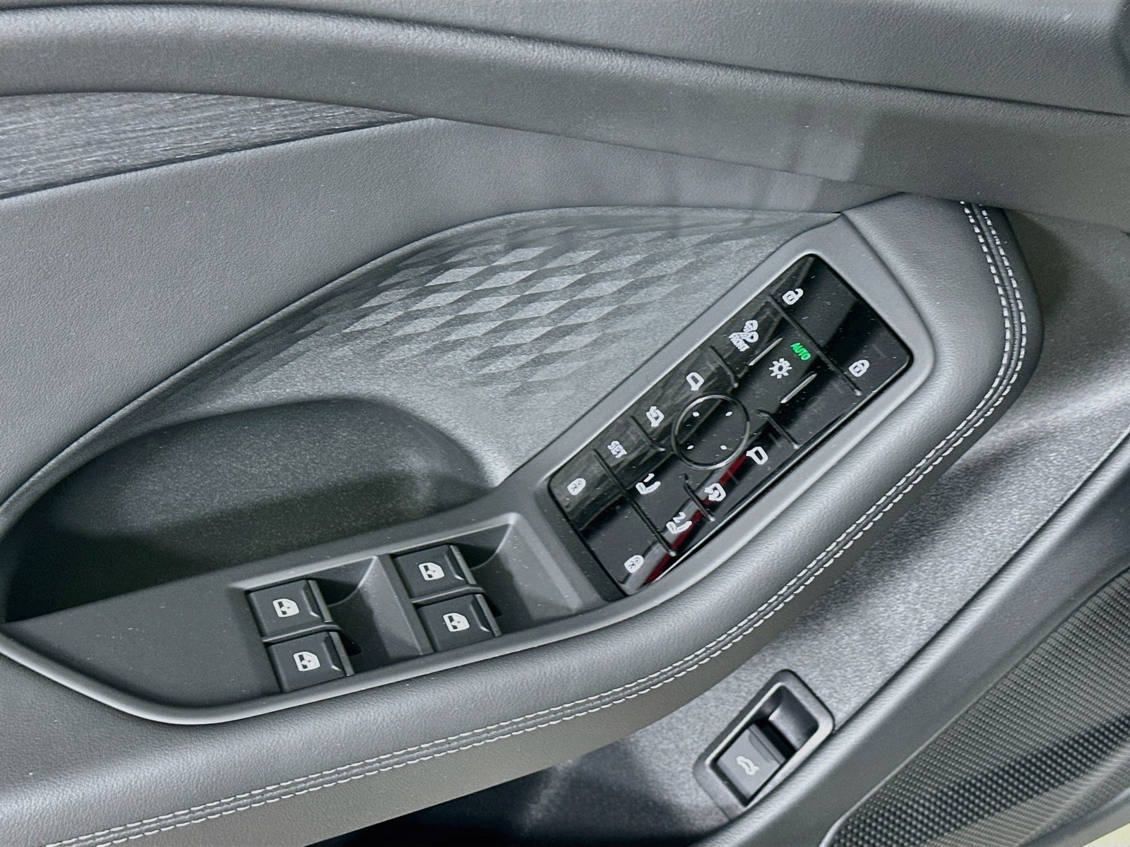 New 2026 Audi A6 Premium Plus AWD/4WD image 17