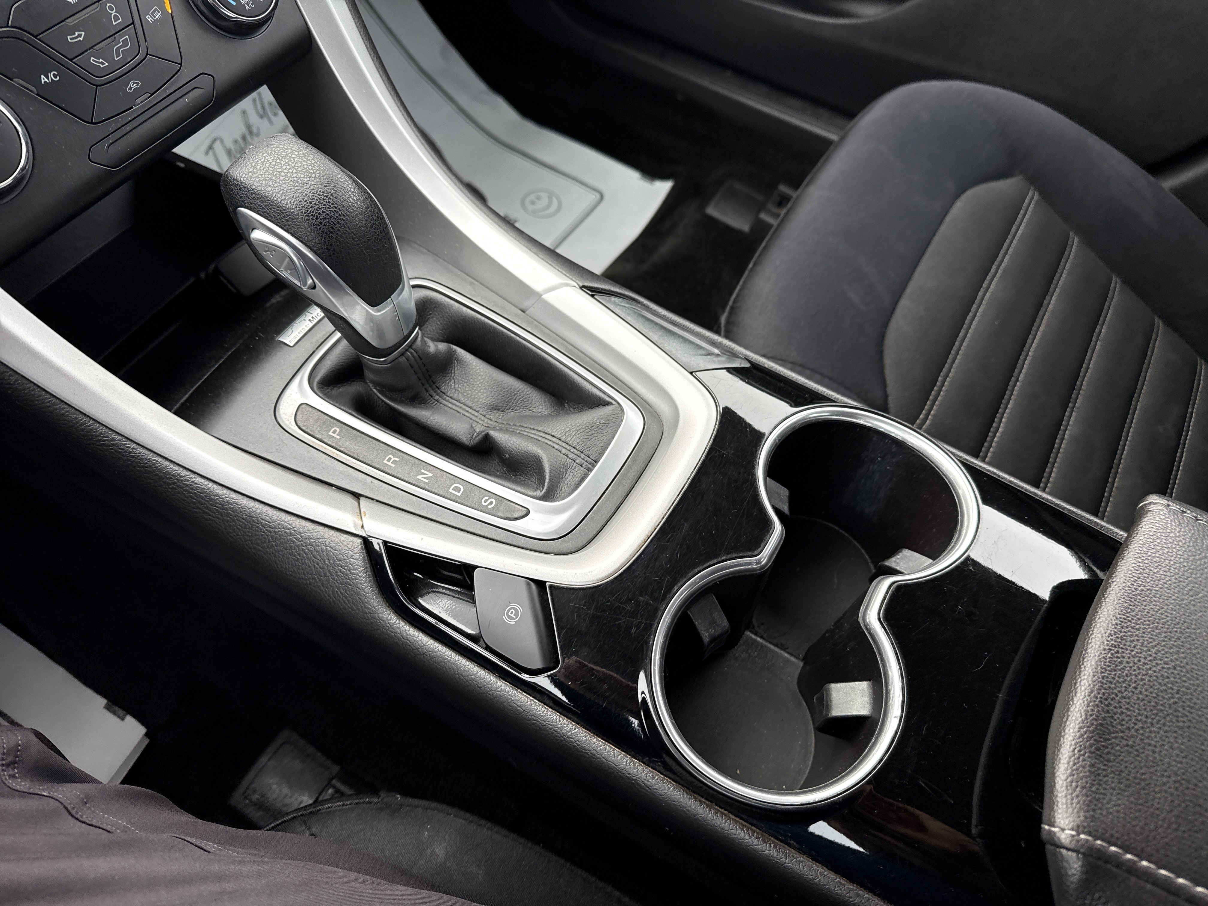 Used 2015 Ford Fusion SE image 23