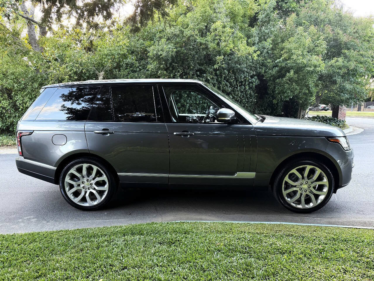 Used 2014 Land Rover Range Rover Supercharged AWD/4WD image 8