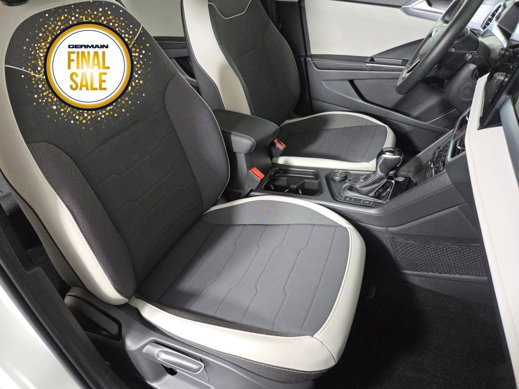 Certified 2025 Volkswagen Taos SE image 25