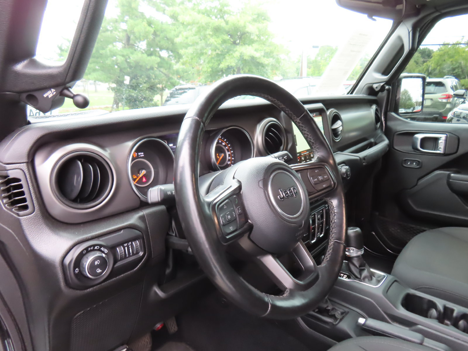 Used 2022 Jeep Gladiator Sport AWD/4WD image 16