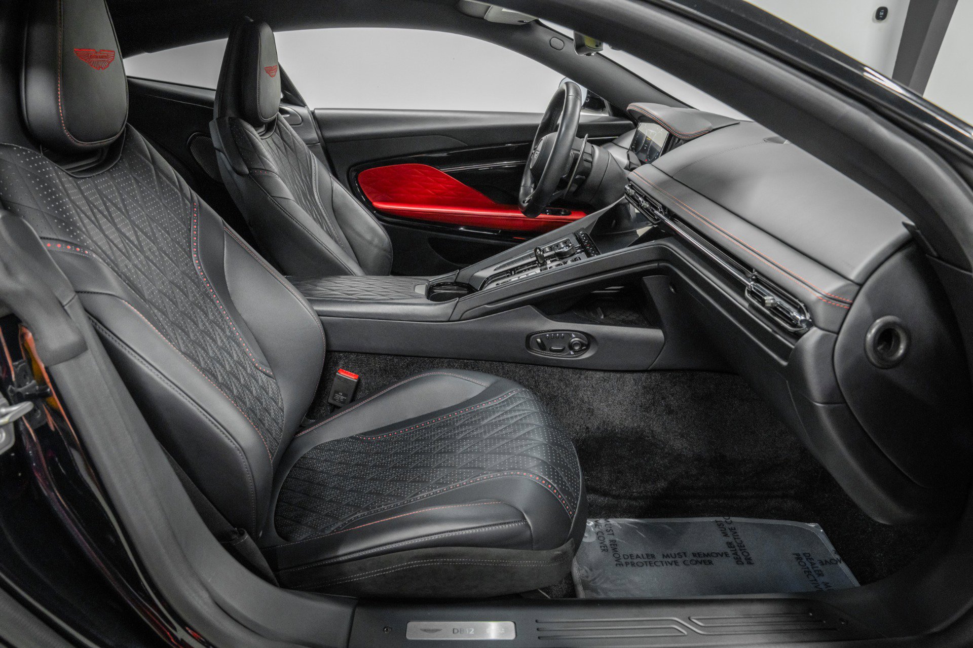 Used 2024 Aston Martin DB12 Coupe image 32