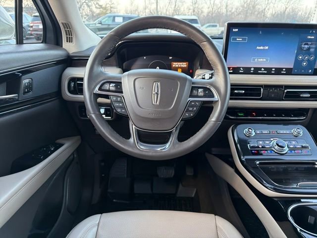 Used 2023 Lincoln Nautilus Reserve image 17