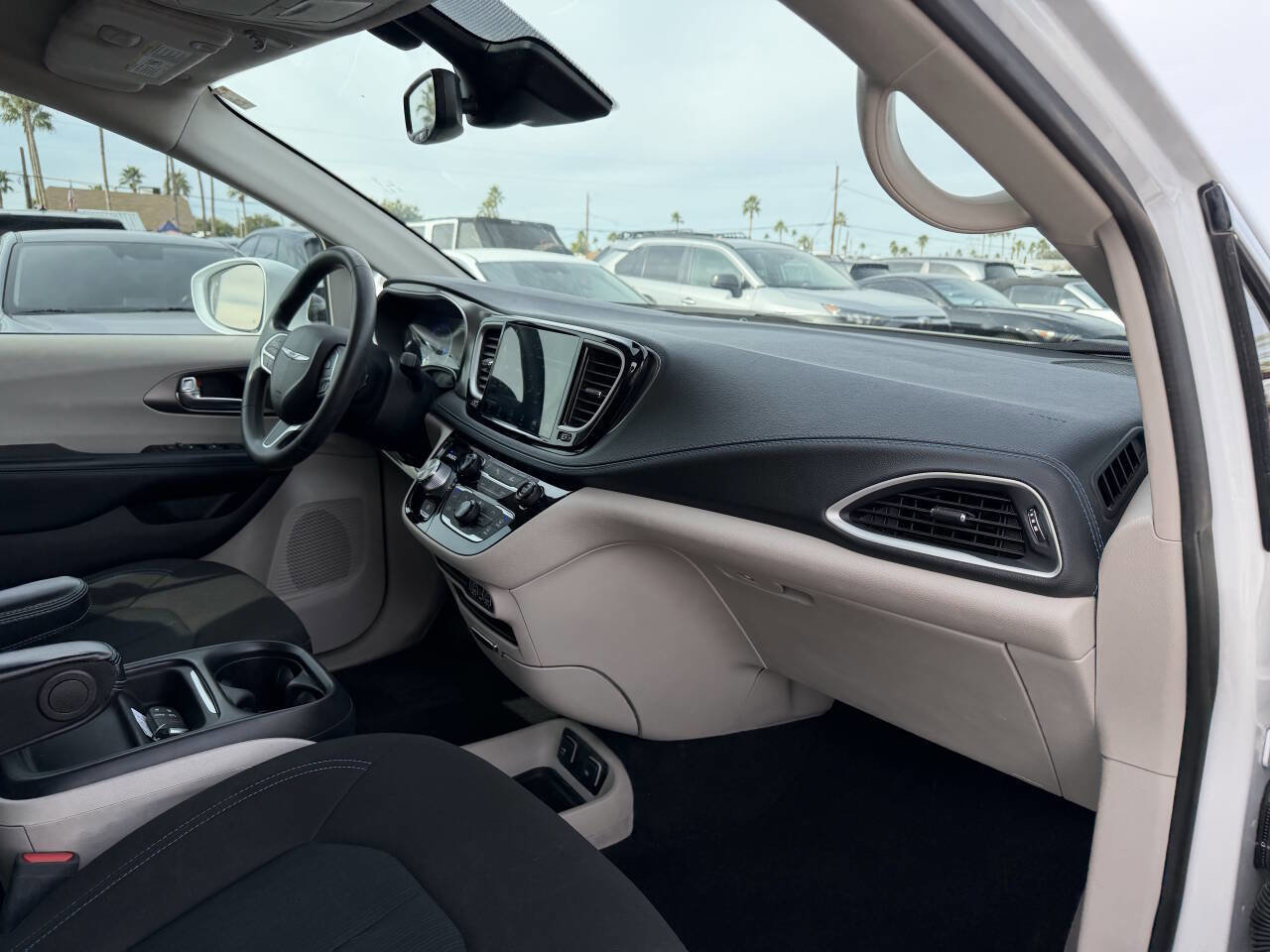 Used 2021 Chrysler Pacifica Touring image 30