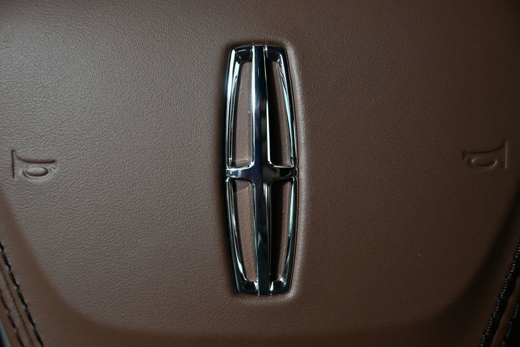 New 2026 Lincoln Aviator Reserve w/ Jet Appearance Package AWD/4WD image 35