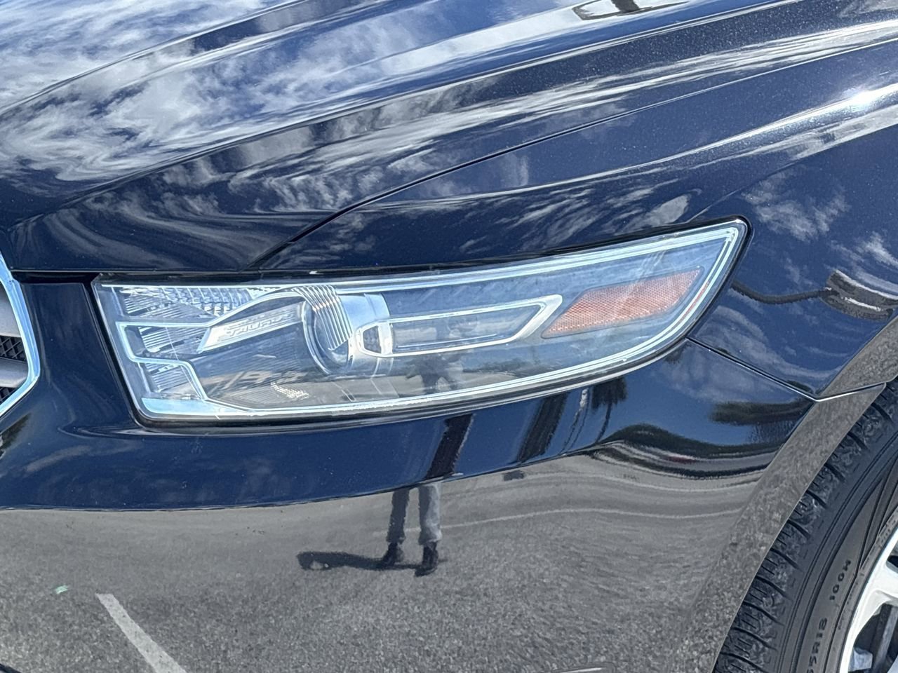 Used 2019 Ford Taurus SE image 6