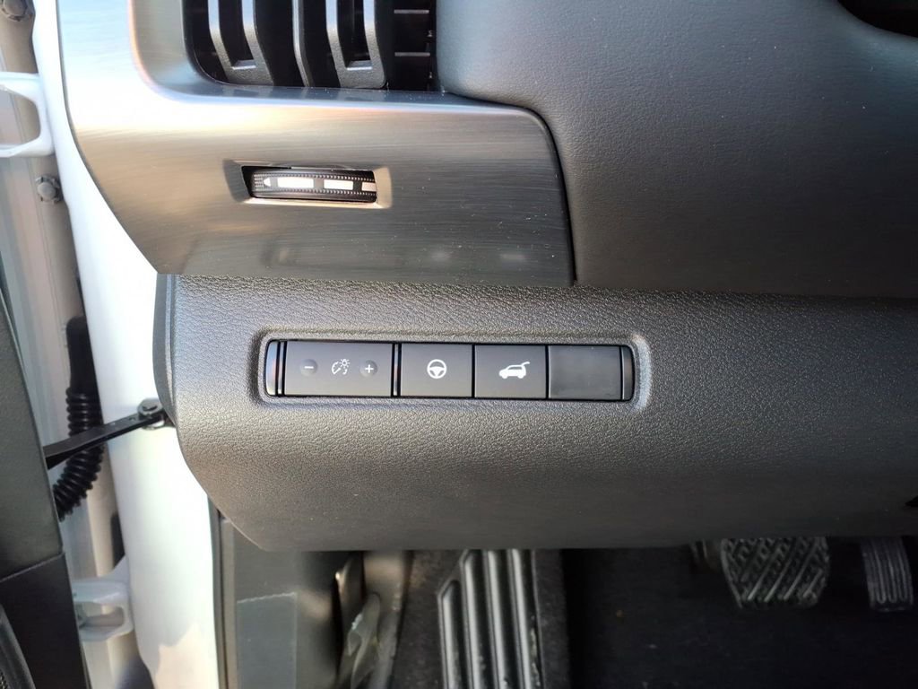 New 2026 Nissan Pathfinder SL image 18