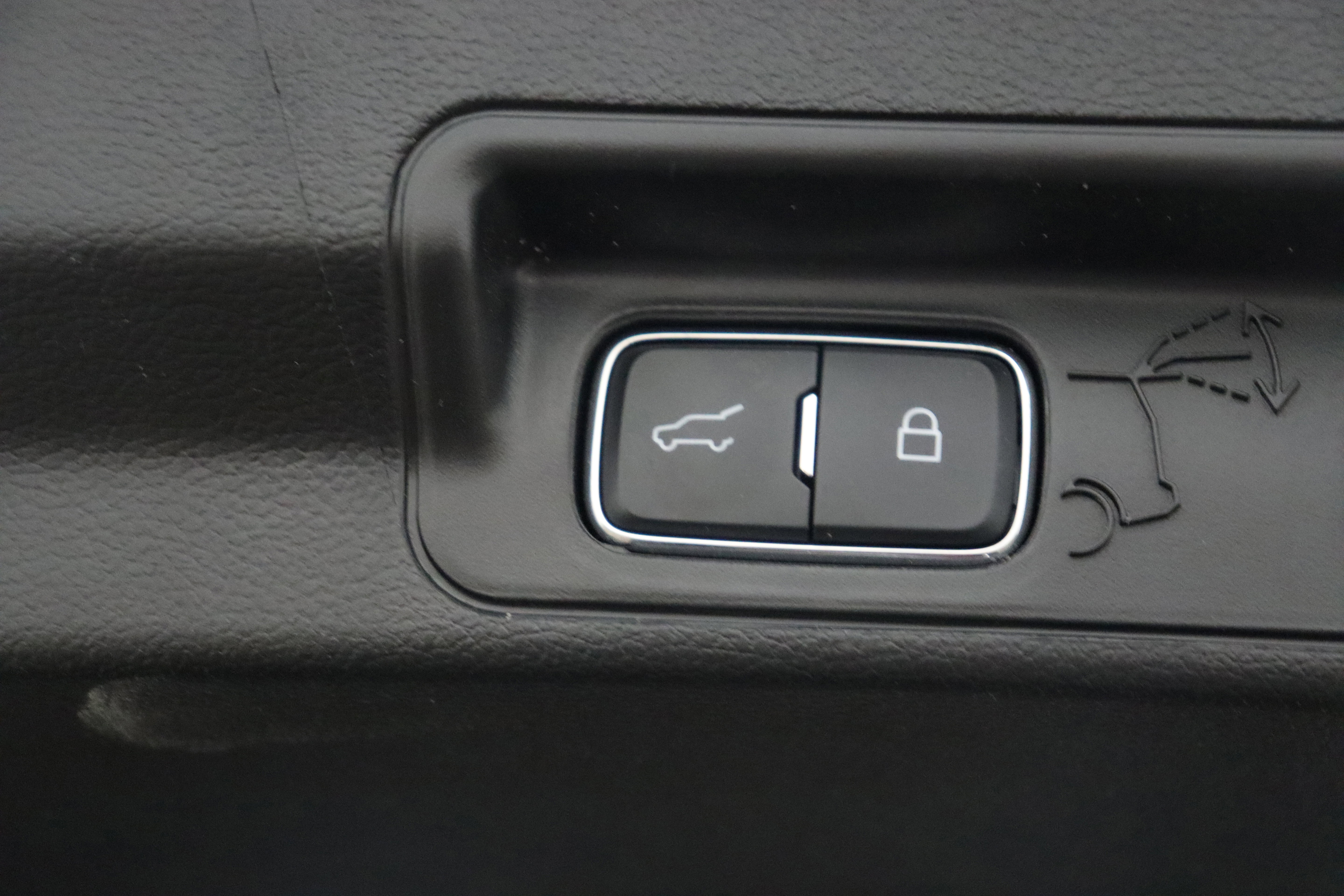 Used 2025 Ford Explorer ST-Line w/ ST-Line Street Pack image 8