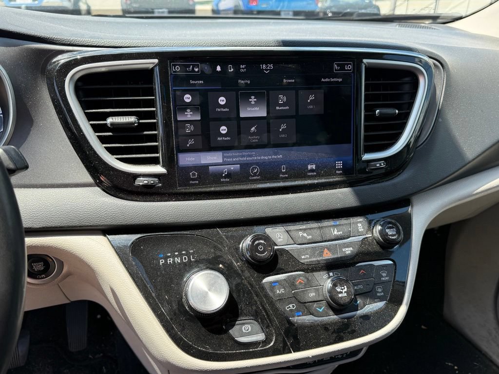 Used 2023 Chrysler Pacifica Touring-L FWD image 19