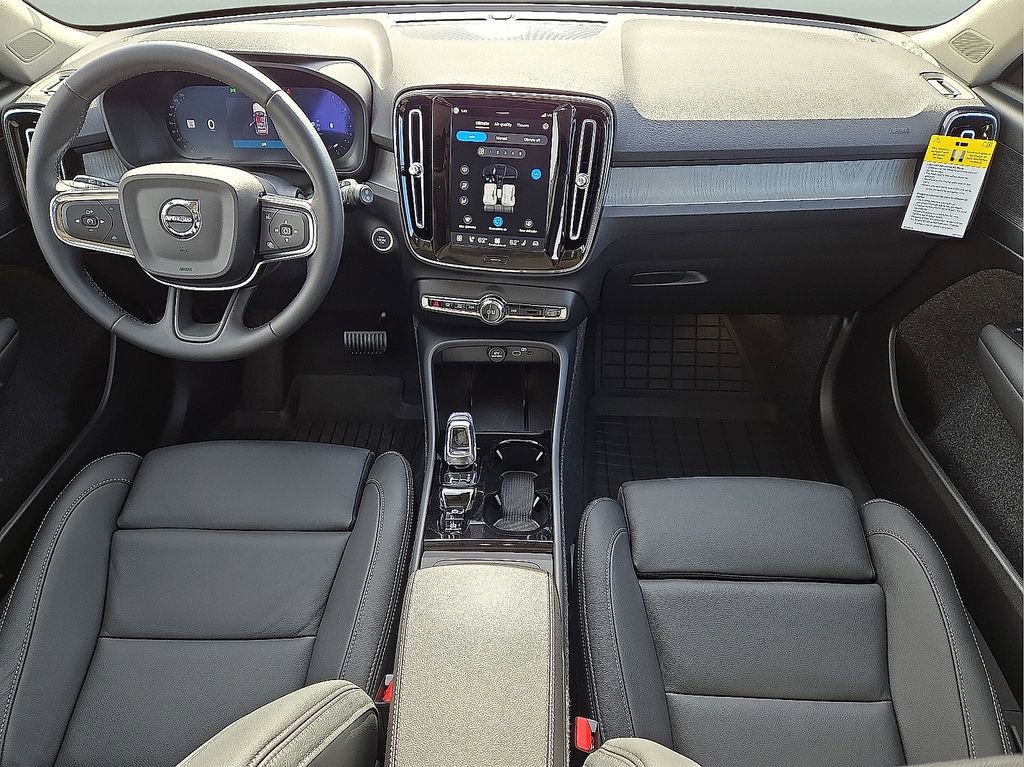 New 2026 Volvo XC40 B4 Plus w/ Protection Package Premier FWD image 17