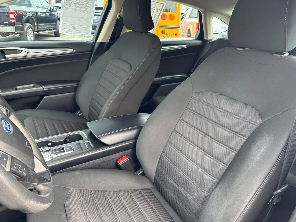 Used 2019 Ford Fusion SE FWD image 14