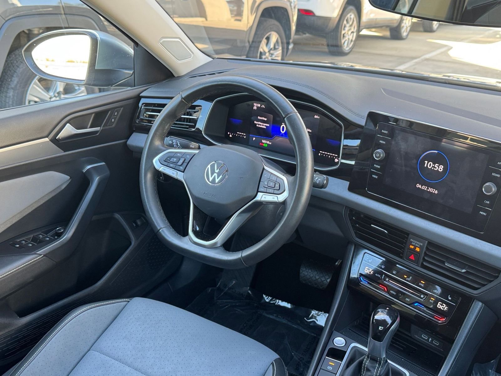 Used 2025 Volkswagen Jetta SE FWD image 34