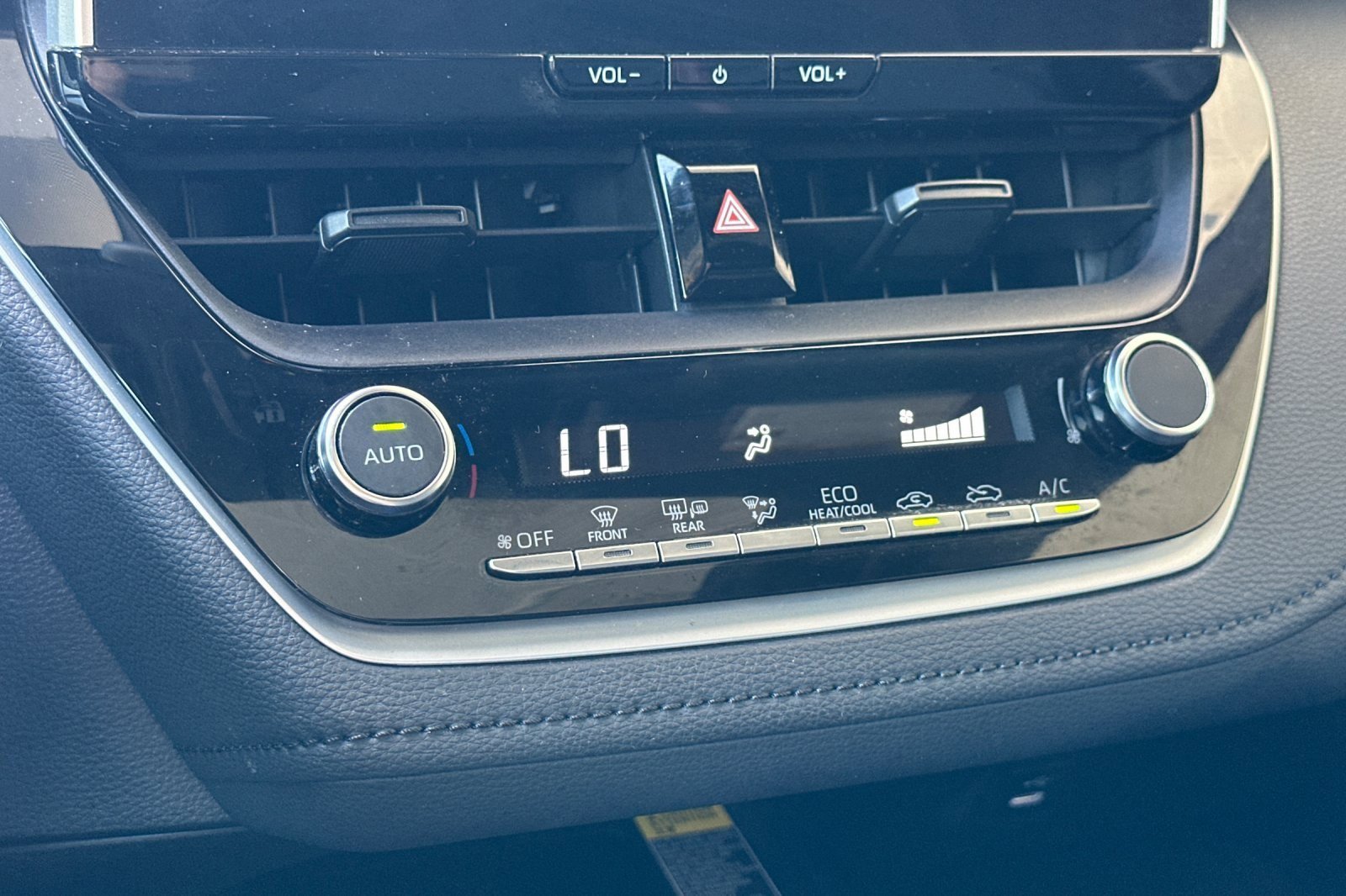 Certified 2025 Toyota Corolla SE w/ SE Premium Package image 18