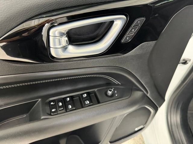 Used 2024 Jeep Compass Limited w/ High Altitude Package AWD/4WD image 9