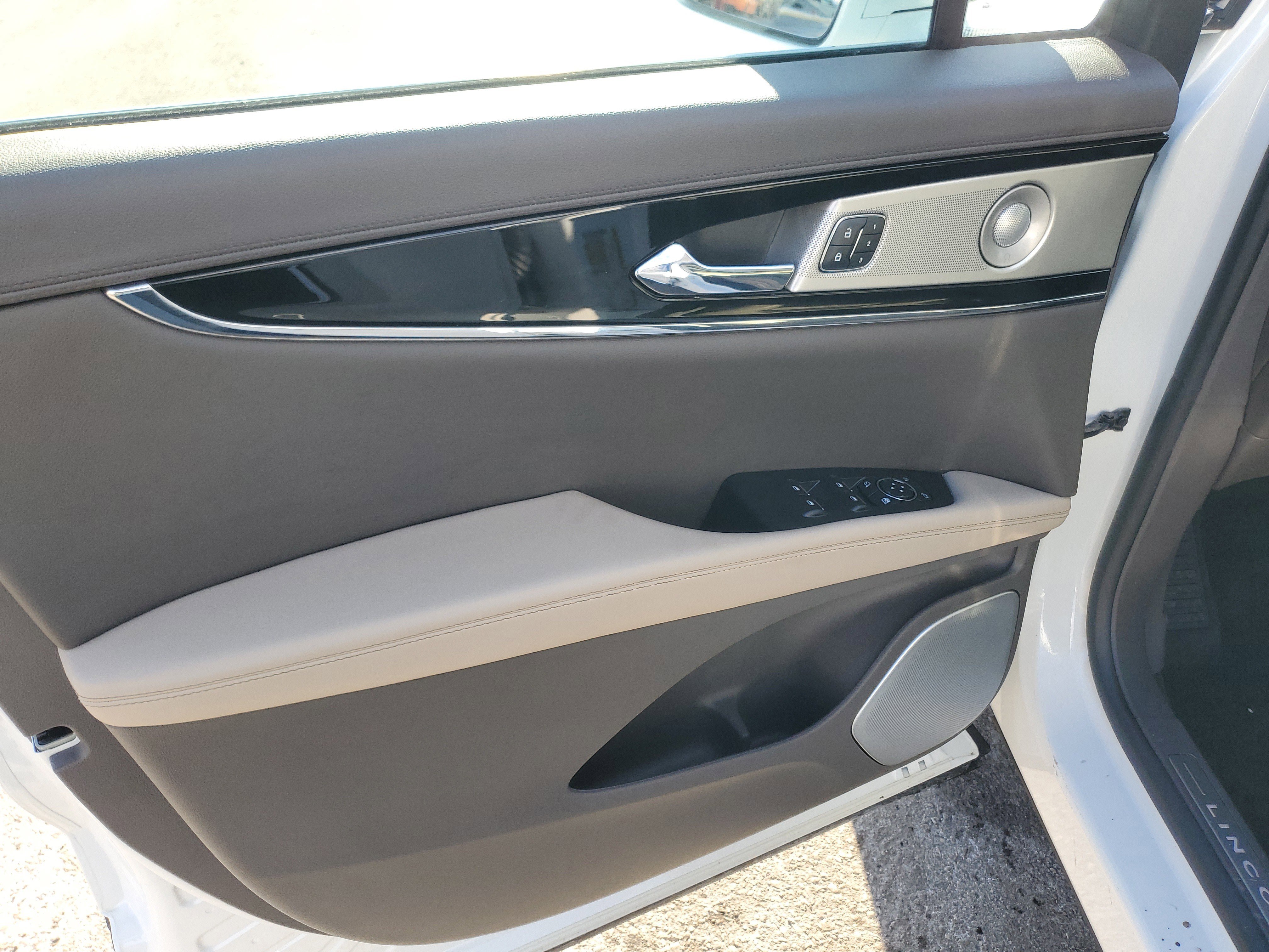 Certified 2023 Lincoln Nautilus Reserve w/ Equipment Group 202A image 10