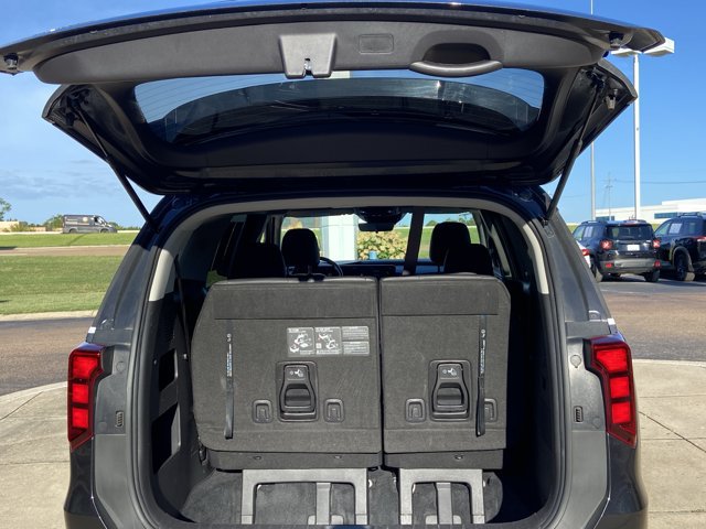 Used 2025 Kia Carnival FWD image 26