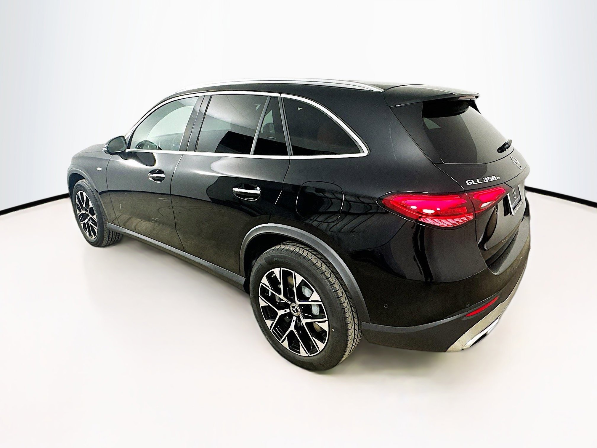 Used 2025 Mercedes-Benz GLC 350e 4MATIC image 5