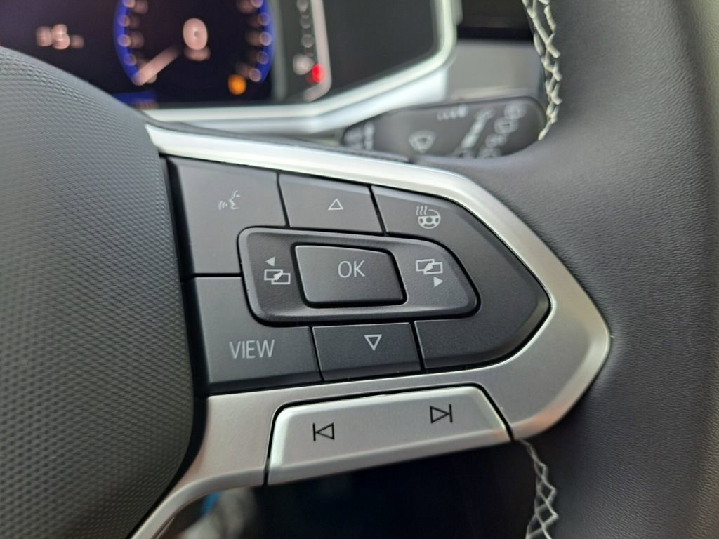 New 2025 Volkswagen Taos SEL image 13