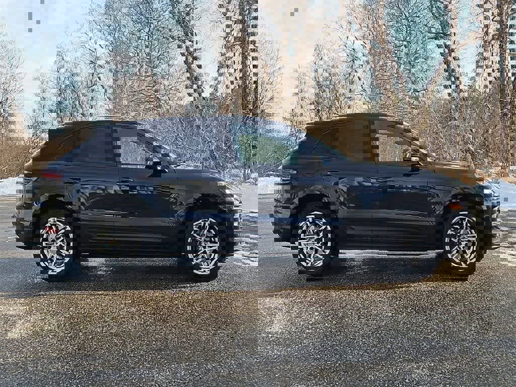 Certified 2025 Porsche Macan image 8