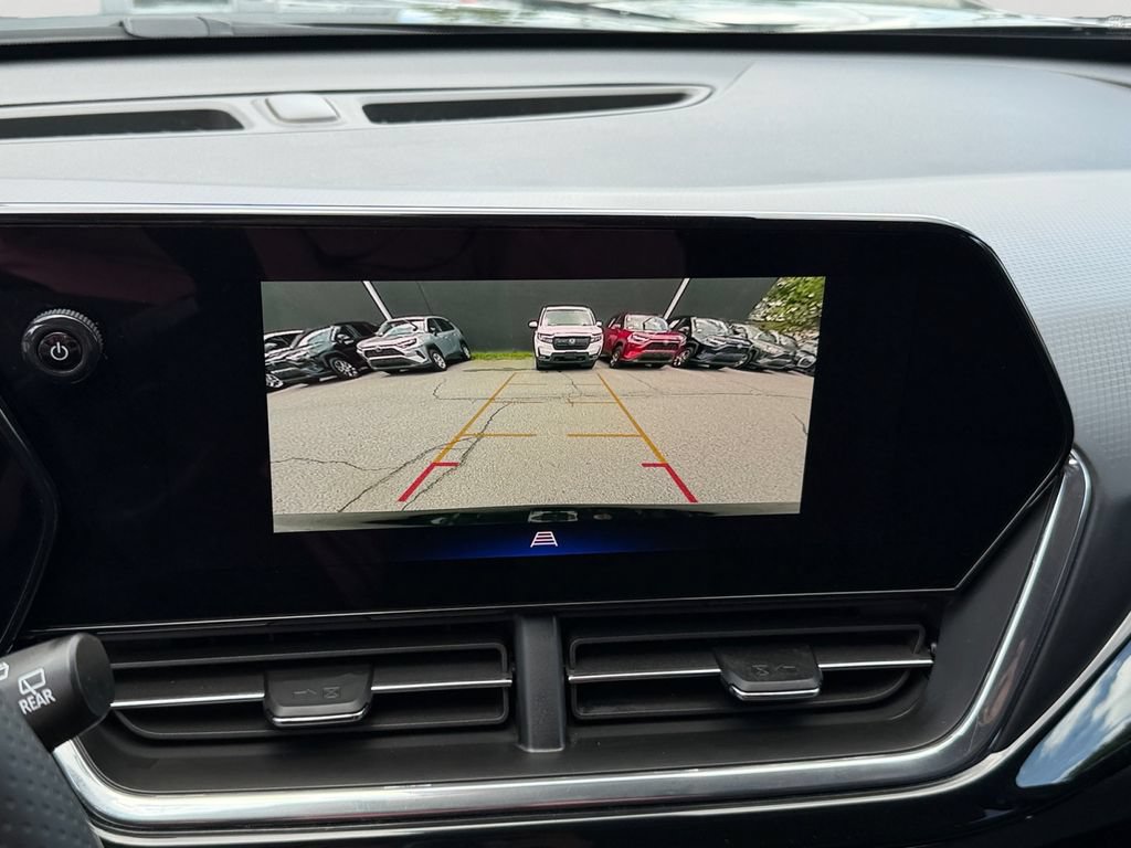 Used 2026 Chevrolet Trax RS w/ Sunroof Package FWD image 22