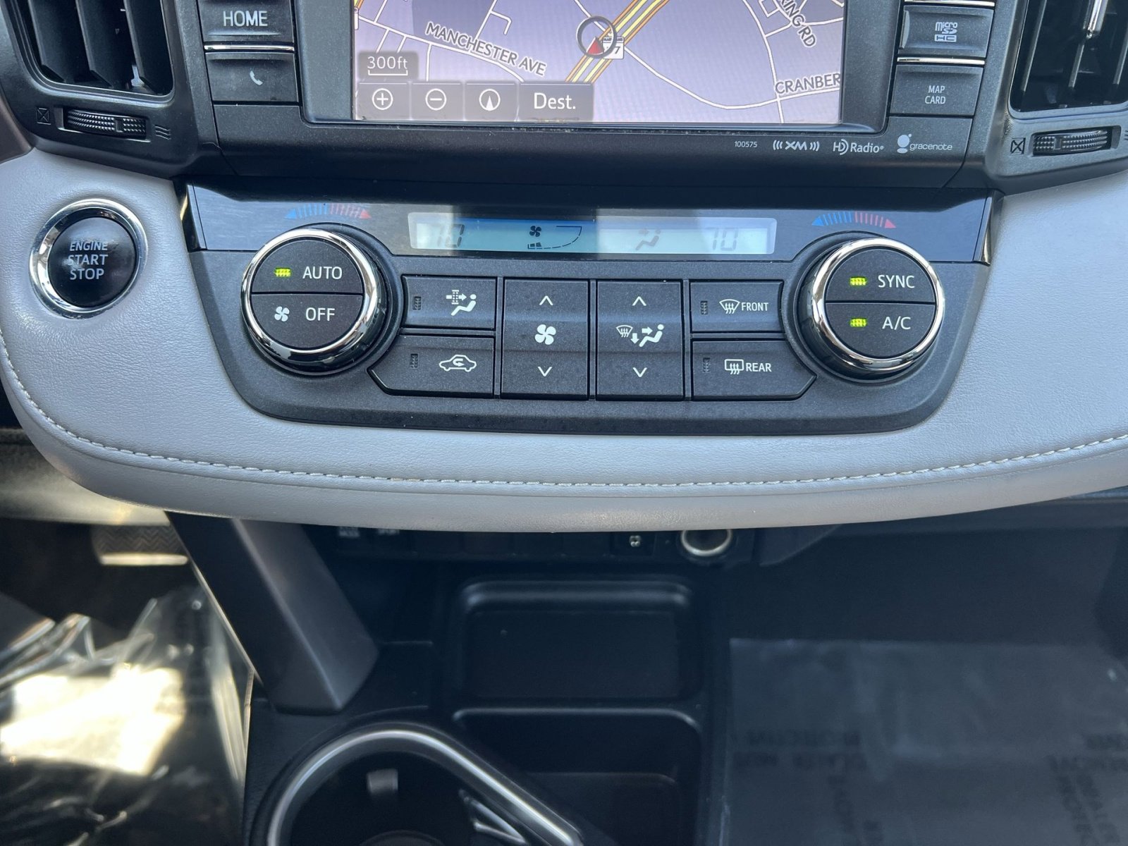 Used 2017 Toyota RAV4 XLE AWD/4WD image 28