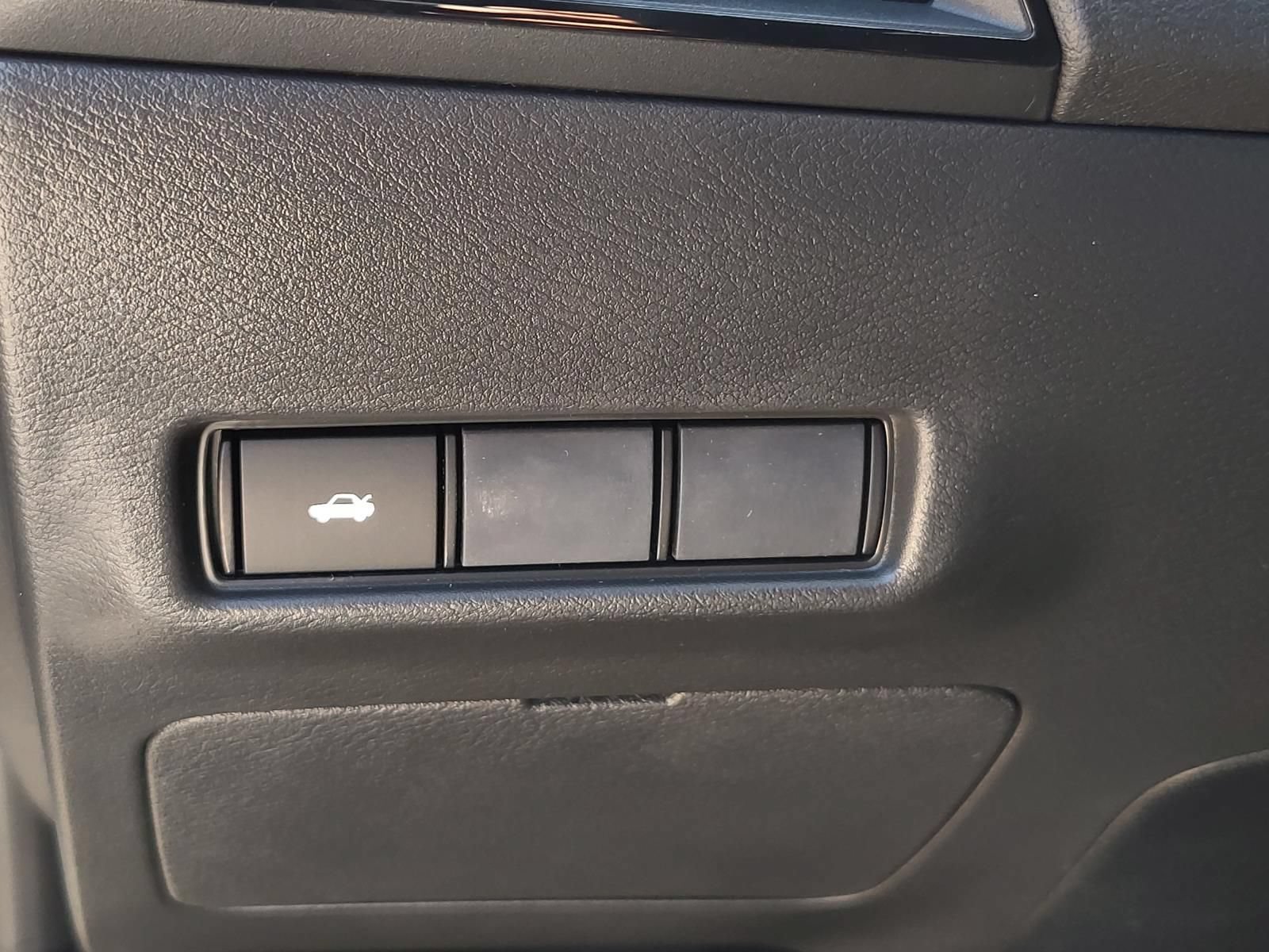 New 2026 Nissan Sentra SR w/ Floor Mat Package FWD image 18