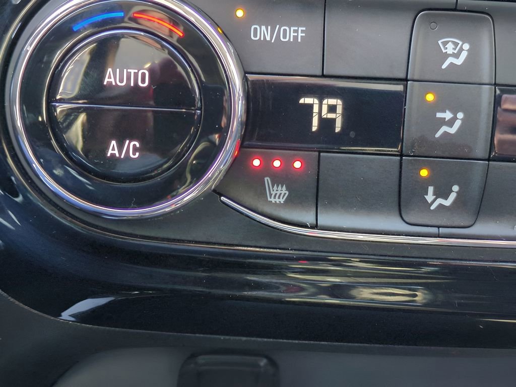 Used 2025 Chevrolet Trax LT w/ LT Convenience Package image 21