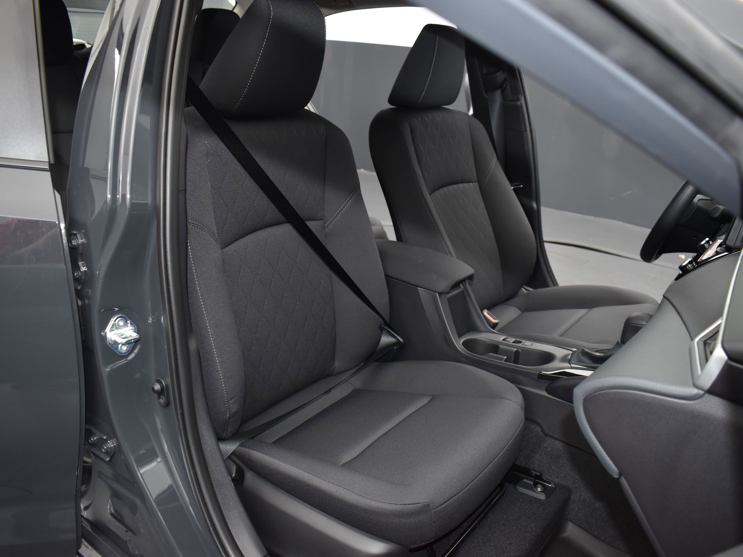 Used 2025 Toyota Corolla LE image 27