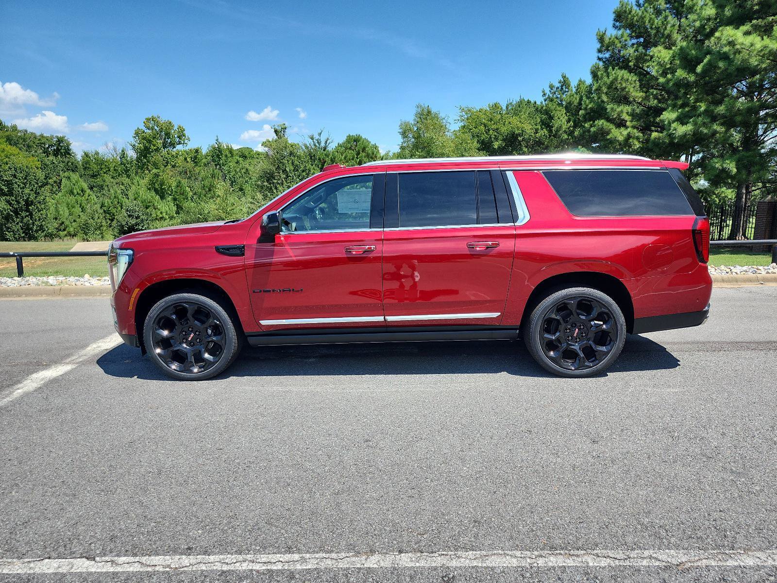 New 2026 GMC Yukon XL Denali w/ Denali Reserve Package AWD/4WD image 2