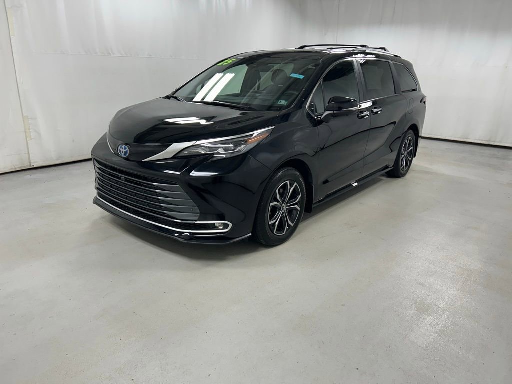 Used 2025 Toyota Sienna Platinum AWD/4WD image 2