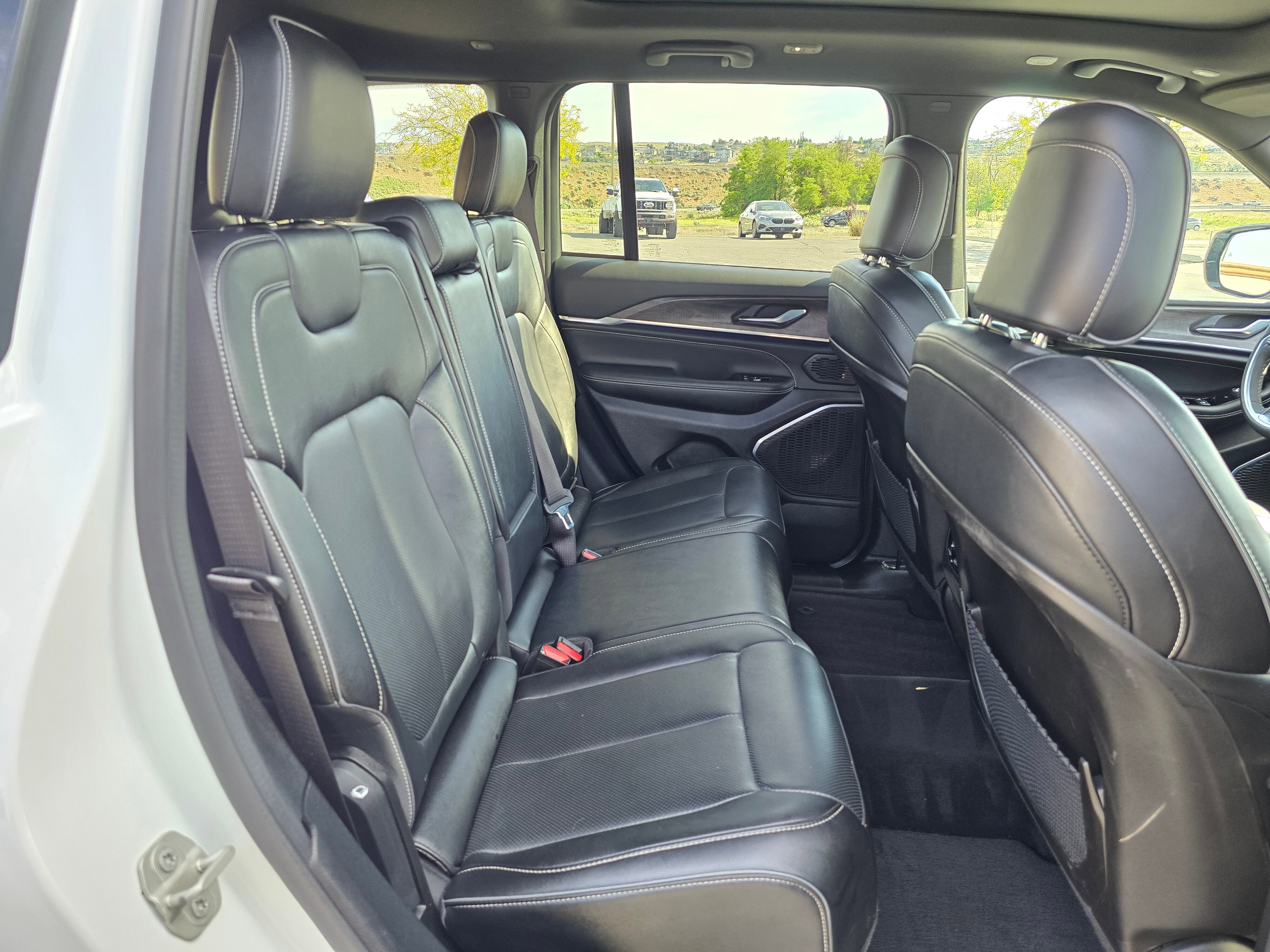 Used 2024 Jeep Grand Cherokee Overland AWD/4WD image 46