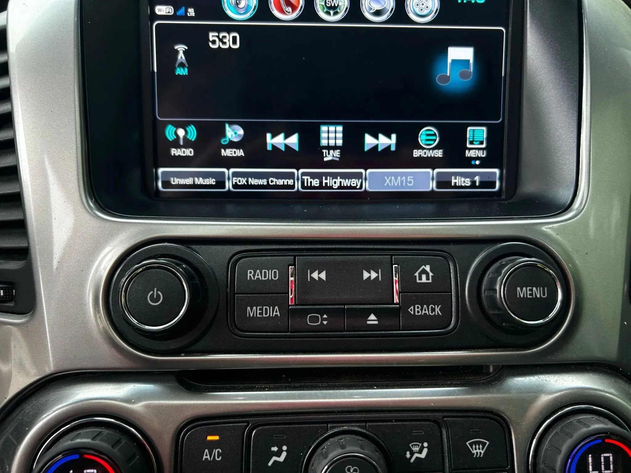 Used 2018 Chevrolet Suburban Premier image 24