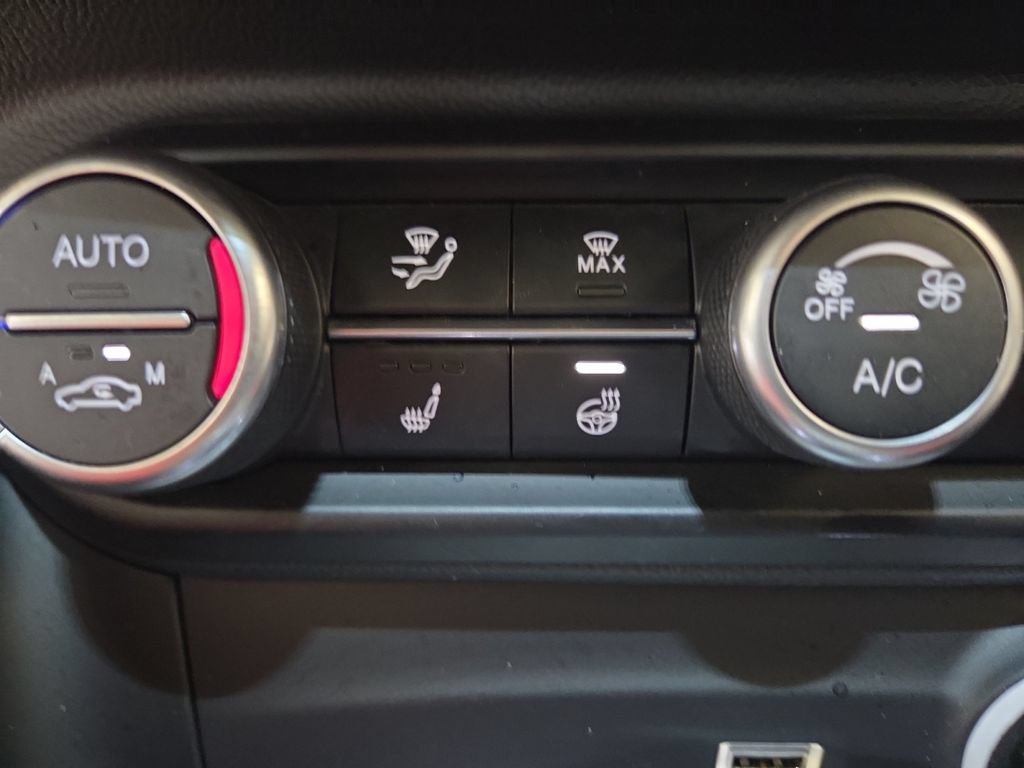 Used 2023 Alfa Romeo Stelvio Veloce AWD/4WD image 21