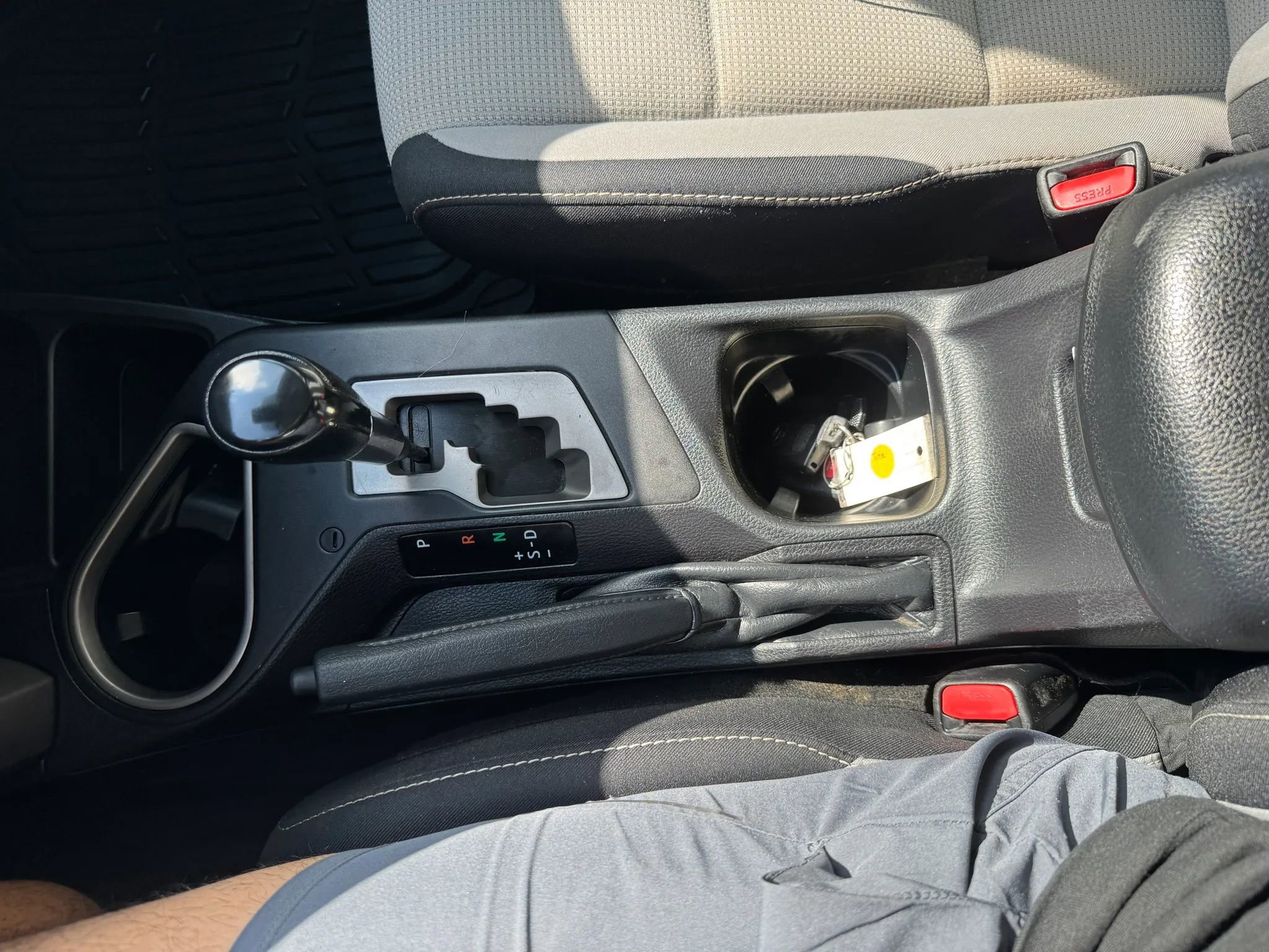 Used 2018 Toyota RAV4 XLE AWD/4WD image 18