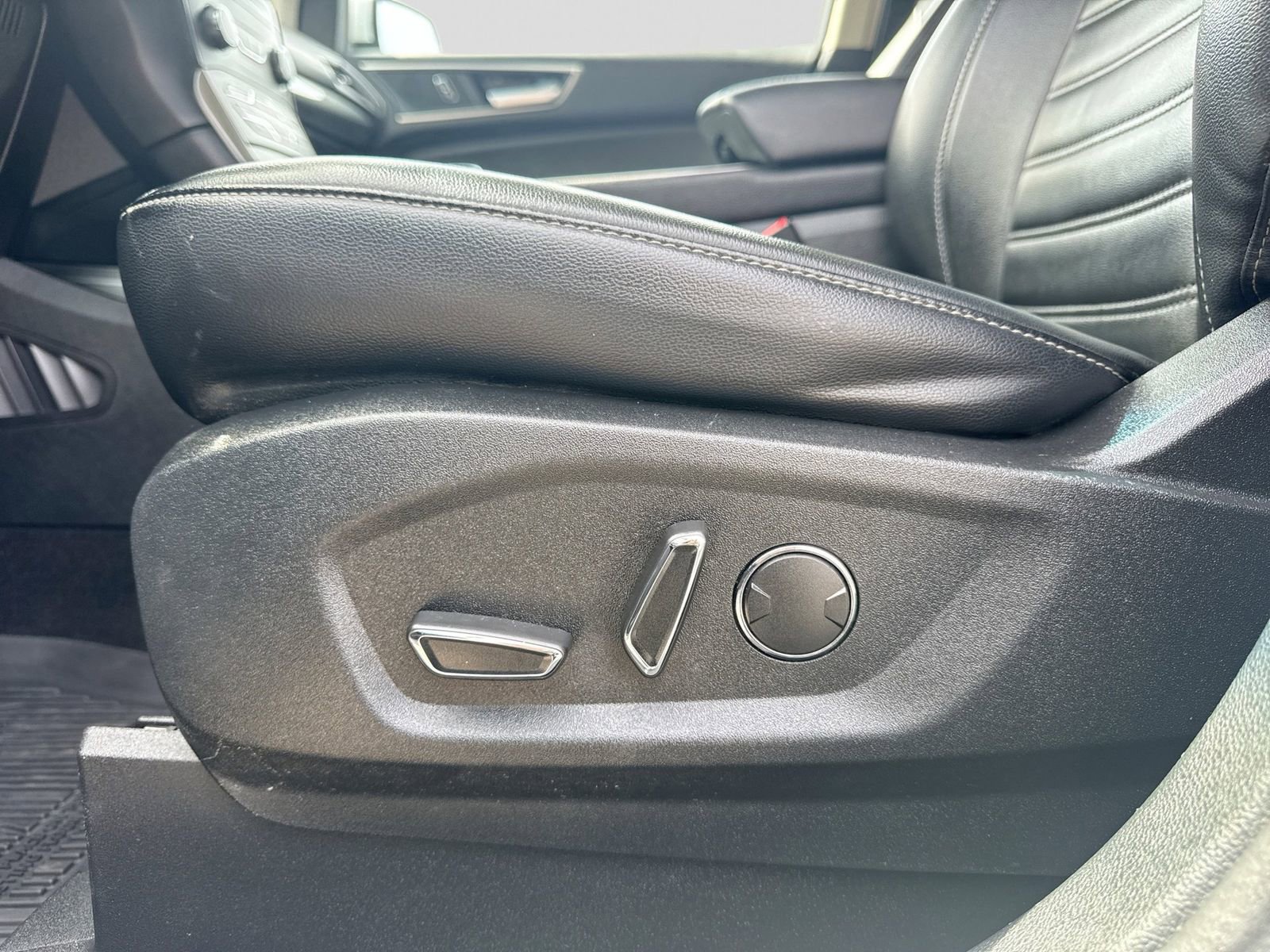 Used 2019 Ford Edge SEL AWD/4WD image 20