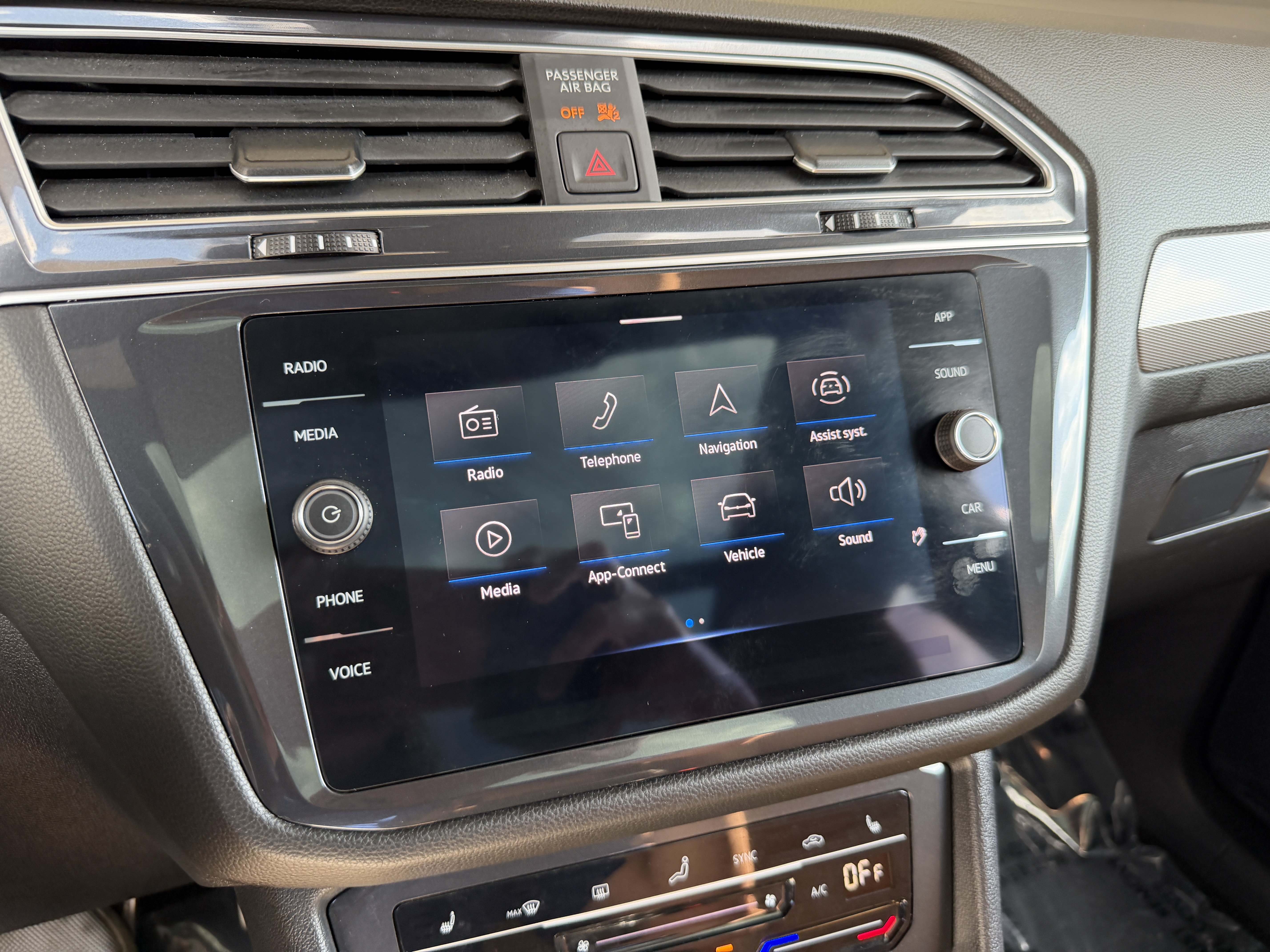Used 2024 Volkswagen Tiguan SE R-Line AWD/4WD image 18