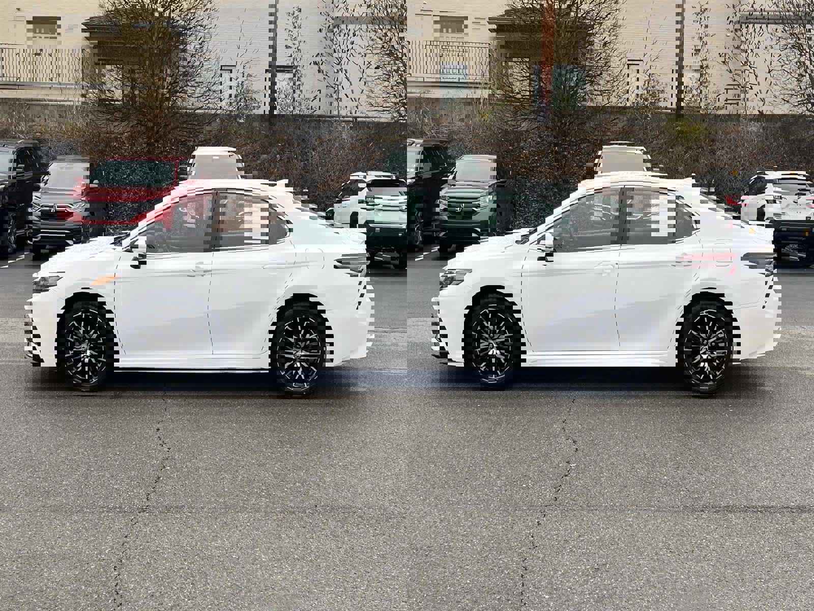 Used 2023 Toyota Camry SE image 2