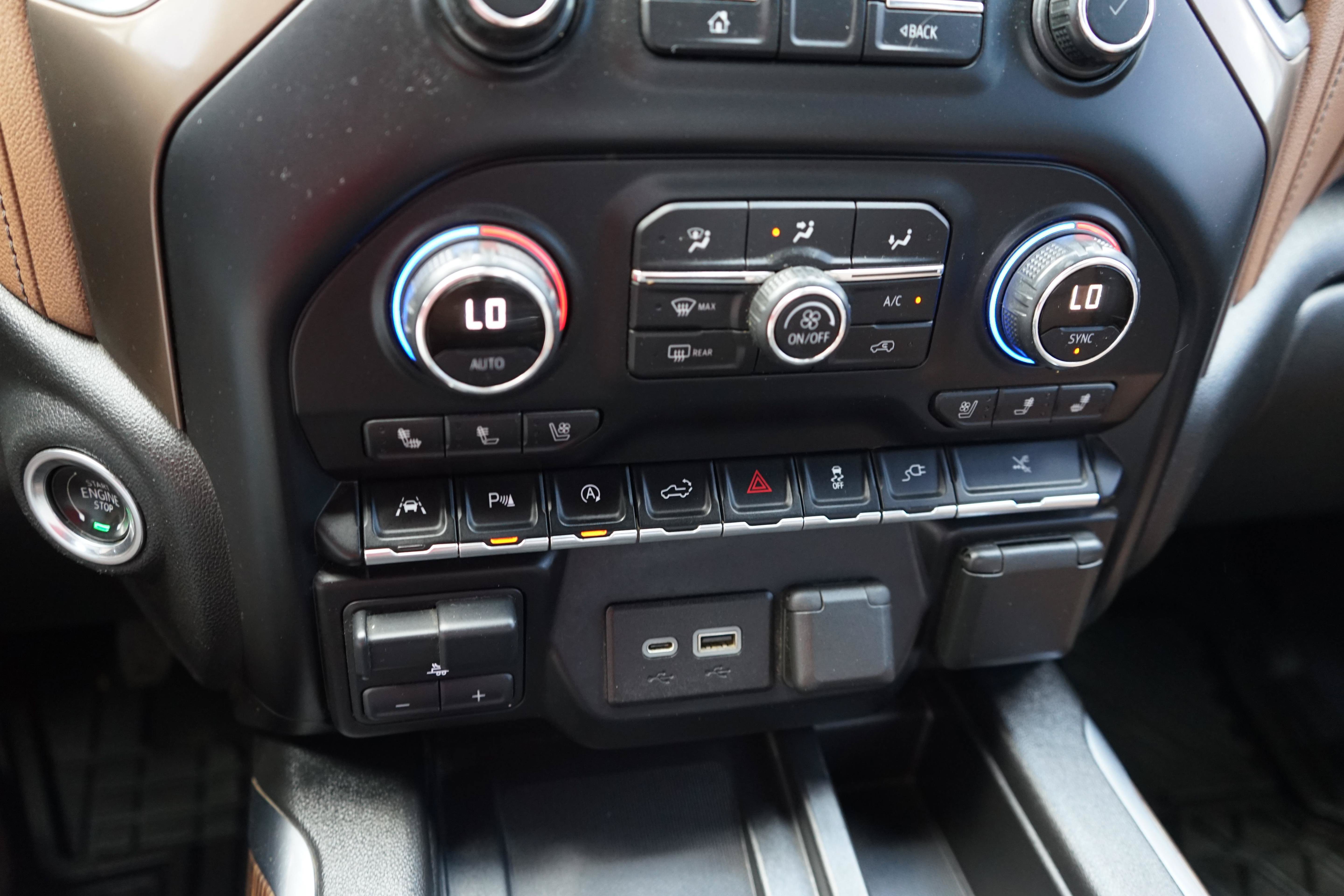 Used 2020 Chevrolet Silverado 1500 High Country w/ Technology Package AWD/4WD image 16